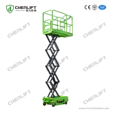 Mini elevador de tijeras compacto y motorizado con una altura de plataforma de 3,9 m y una carga de 240 kg para el rendimiento